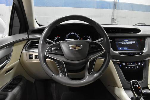 Crystal White Tricoat 2018 Cadillac XT5 Premium Luxury