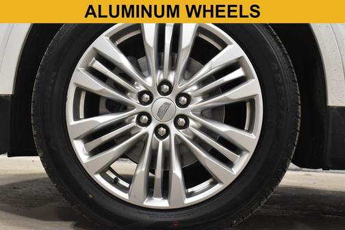 Crystal White Tricoat 2018 Cadillac XT5 Premium Luxury