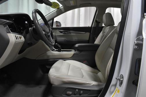 Crystal White Tricoat 2018 Cadillac XT5 Premium Luxury