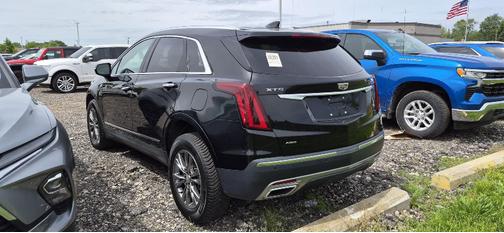Stellar Black Metallic 2021 Cadillac XT5 Premium Luxury