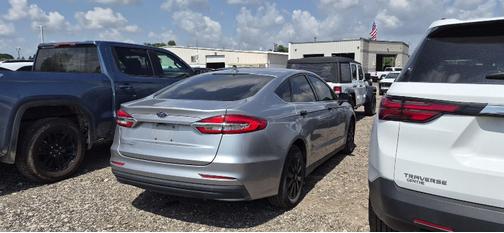 Iconic Silver Metallic 2020 Ford Fusion S
