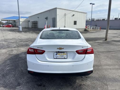 Summit White 2024 Chevrolet Malibu FWD 1LT