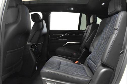 2025 Cadillac Escalade Luxury
