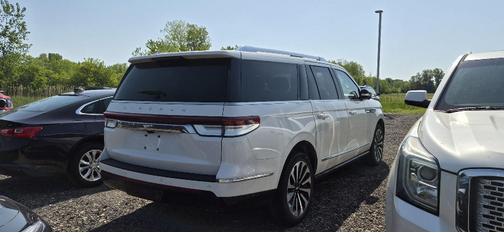 Pristine White Metallic Tri-Coat 2024 Lincoln Navigator Reserve