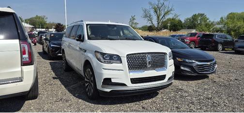 Pristine White Metallic Tri-Coat 2024 Lincoln Navigator Reserve