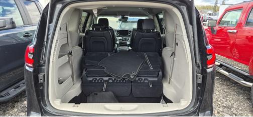 Brilliant Black Crystal Pearlcoat 2023 Chrysler Pacifica Touring L