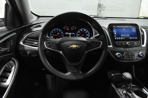 Summit White 2022 Chevrolet Malibu FWD LT