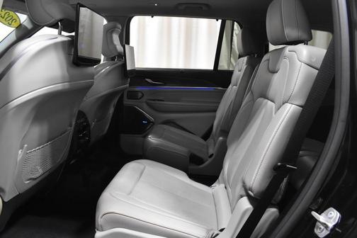 Diamond Black Crystal Pearl 2023 Jeep Grand Cherokee L Overland