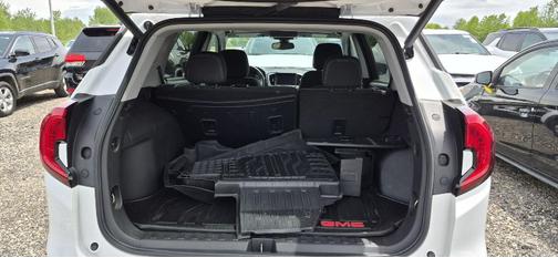 Summit White 2022 GMC Terrain SLE