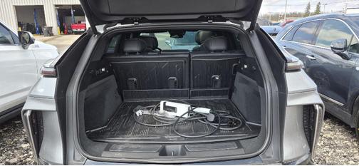 Argent Silver Metallic 2024 Cadillac LYRIQ Luxury