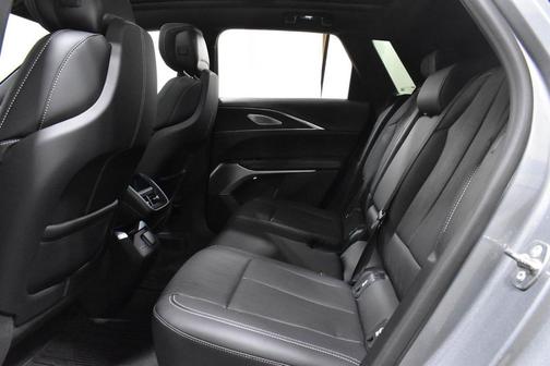 Argent Silver Metallic 2024 Cadillac LYRIQ Luxury