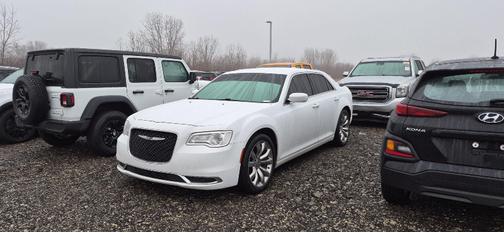 2019 Chrysler 300 Touring
