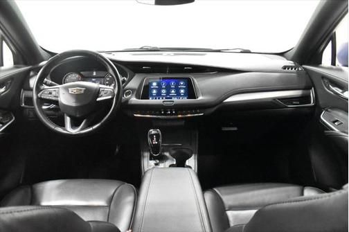 2022 Cadillac XT4 Premium Luxury