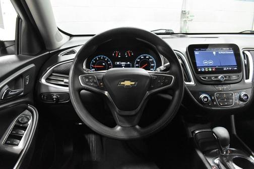 Summit White 2023 Chevrolet Malibu FWD 1LT