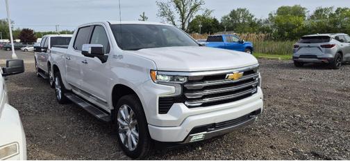 Iridescent Pearl Tricoat 2025 Chevrolet Silverado 1500 High Country