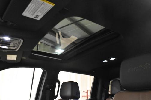 Iridescent Pearl Tricoat 2025 Chevrolet Silverado 1500 High Country