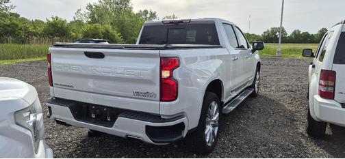 Iridescent Pearl Tricoat 2025 Chevrolet Silverado 1500 High Country