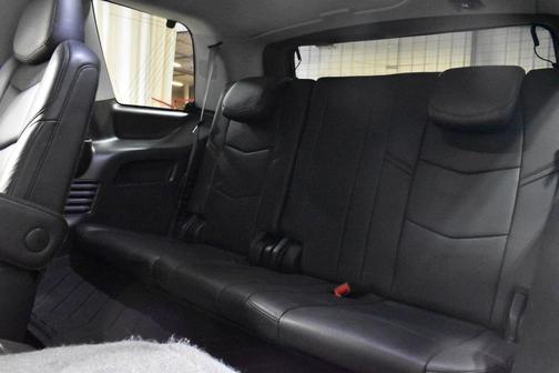 Manhattan Noir Metallic 2019 Cadillac Escalade Luxury