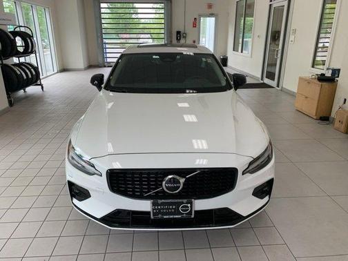 2025 Volvo S60 B5 Core