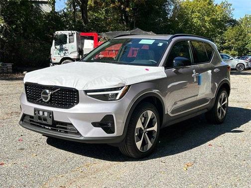2026 Volvo XC40 B5 Plus