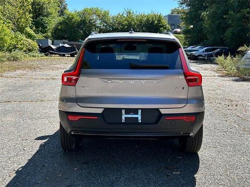 2026 Volvo XC40 B5 Plus