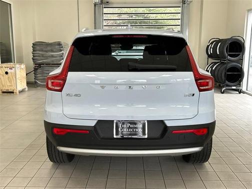 2024 Volvo XC40 B5 Plus Bright Theme