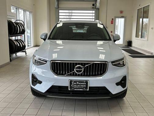 2024 Volvo XC40 B5 Plus Bright Theme