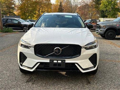 2026 Volvo XC60 B5 Plus