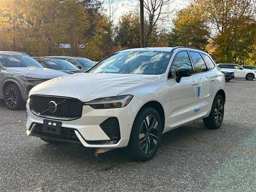 2026 Volvo XC60 B5 Plus