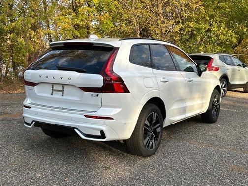 2026 Volvo XC60 B5 Plus