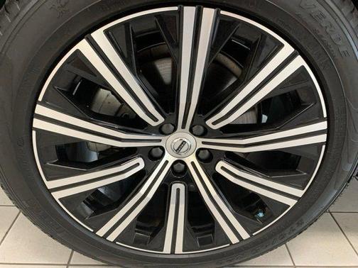 2024 Volvo XC90 B5 Core Bright Theme