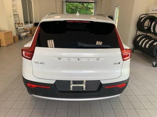 2024 Volvo XC40 B5 Core