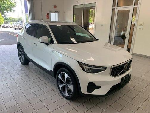 2024 Volvo XC40 B5 Core
