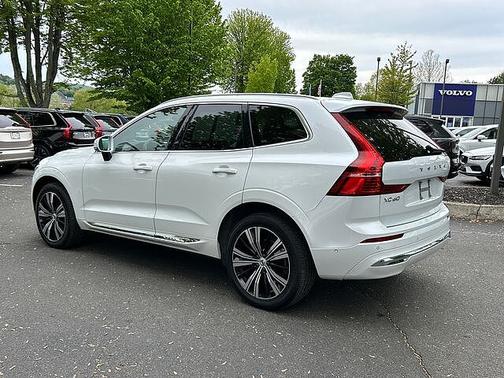 Crystal White 2023 Volvo XC60 Plus