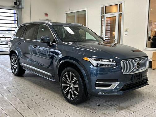 2023 Volvo XC90 B5 Plus