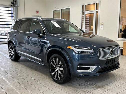 2023 Volvo XC90 B5 Plus