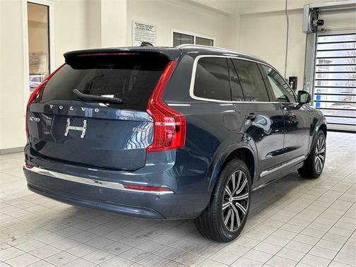 2023 Volvo XC90 B5 Plus