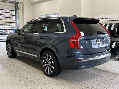 2023 Volvo XC90 B5 Plus