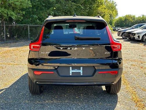 2026 Volvo XC40 B5 Plus