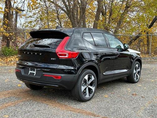 2026 Volvo XC40 B5 Plus