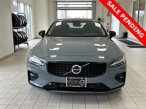 2024 Volvo S60 B5 Plus Dark Theme