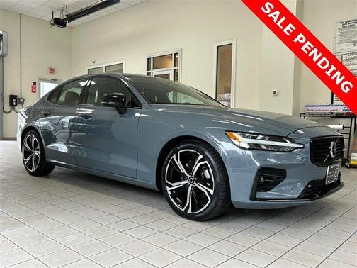 2024 Volvo S60 B5 Plus Dark Theme