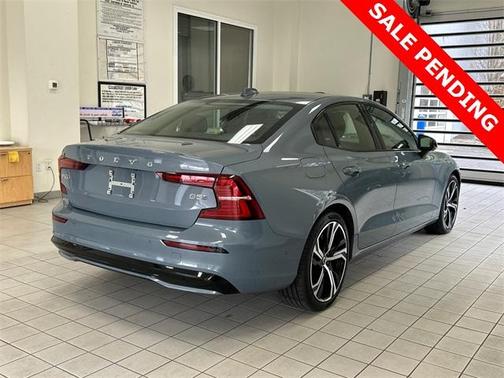 2024 Volvo S60 B5 Plus Dark Theme