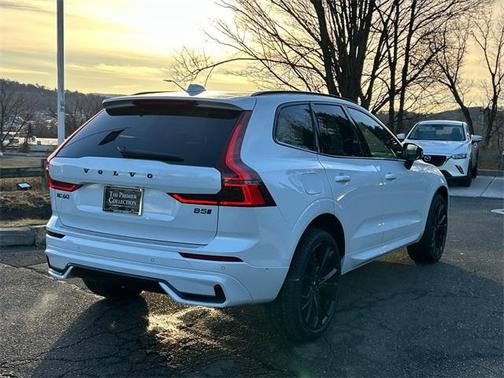 2026 Volvo XC60 B5 Ultra Black Edition