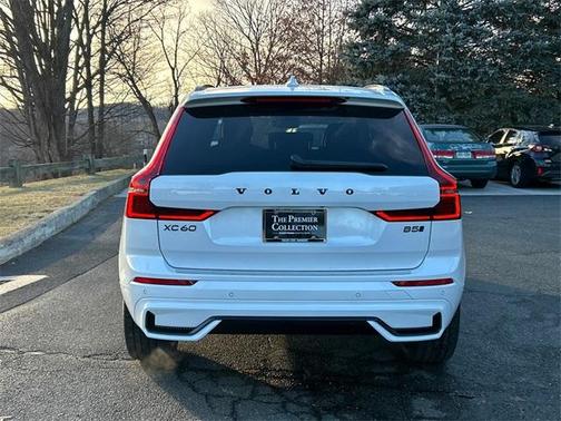 2026 Volvo XC60 B5 Ultra Black Edition