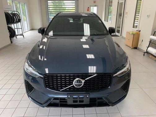 2024 Volvo XC60 B5 Plus Dark Theme
