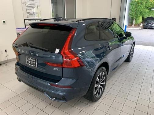 2024 Volvo XC60 B5 Plus Dark Theme