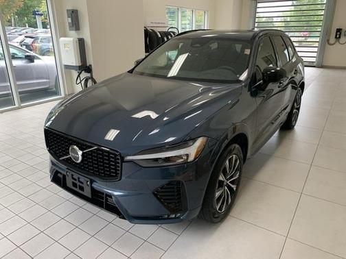 2024 Volvo XC60 B5 Plus Dark Theme