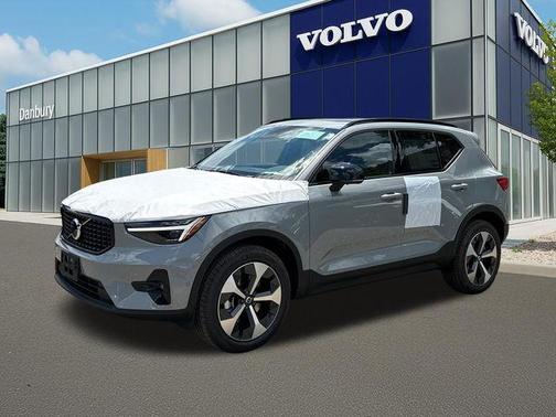 Vapour Grey 2026 Volvo XC40 B5 Plus