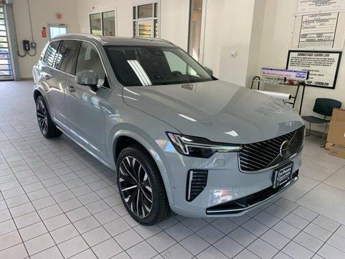 2025 Volvo XC90 B5 Plus